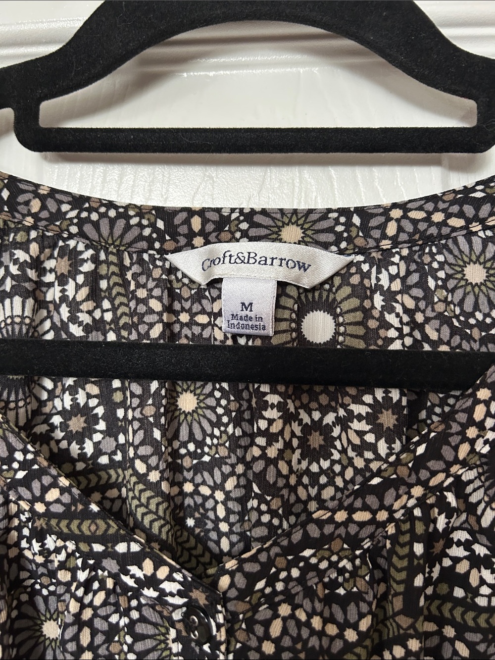 Croft and Barrow 3/4 sleeve Green Medallion Blouse - Picture 3 of 3